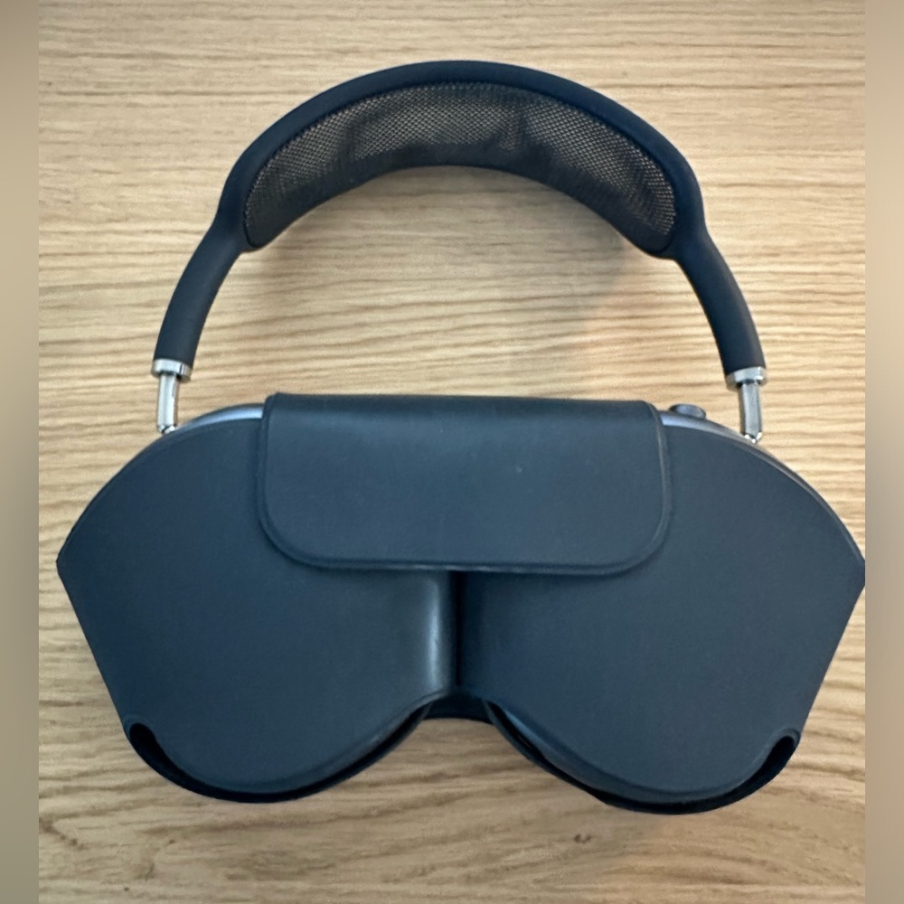 Used Space Gray First Generation Apple AirPods Max